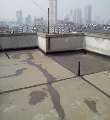 盐湖漏水维修 楼顶漏水是什么原因，楼顶漏水维修方法是什么?
